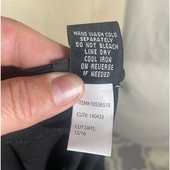 NWT Torrid Black Short Sleeve Crepe Blouse w/laser cutout detail Size 3X - Picture 5 of 5